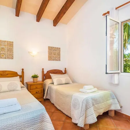 Mikel 3 Bedroom Villa, Cala'n Bosch Villa *