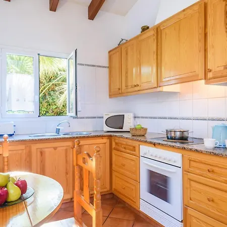 Villa Mikel 3 Bedroom Villa, Cala'n Bosch Cala en Bosch