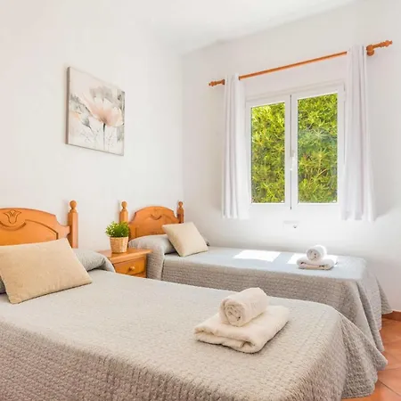 Villa Mikel 3 Bedroom Villa, Cala'n Bosch *